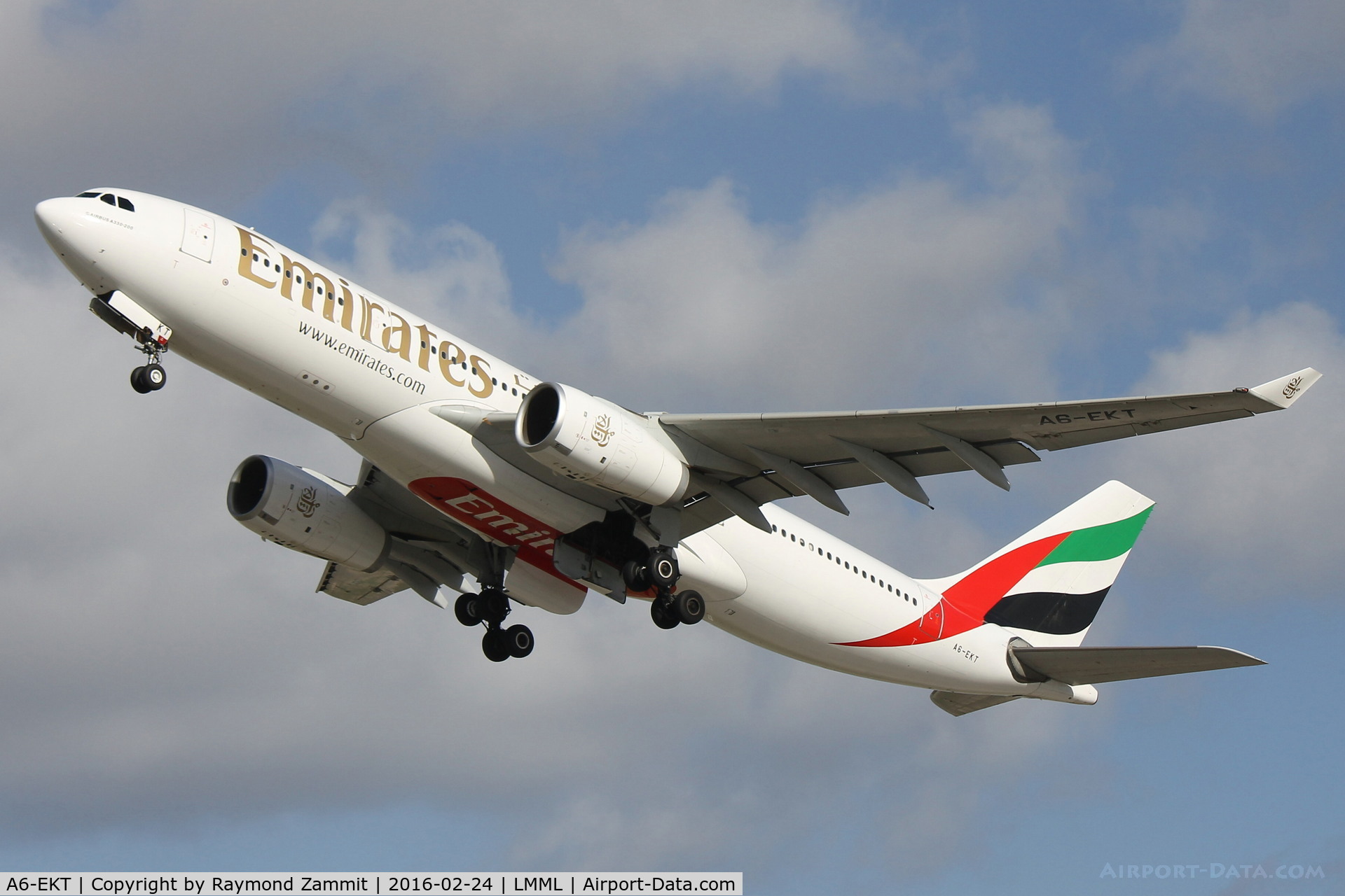 A6-EKT, 1999 Airbus A330-243 C/N 293, A330 A6-EKT Emirates Airlines