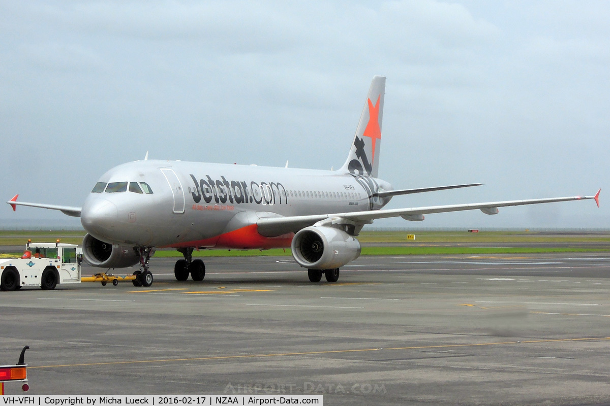 VH-VFH, 2012 Airbus A320-232 C/N 5211, At Auckland