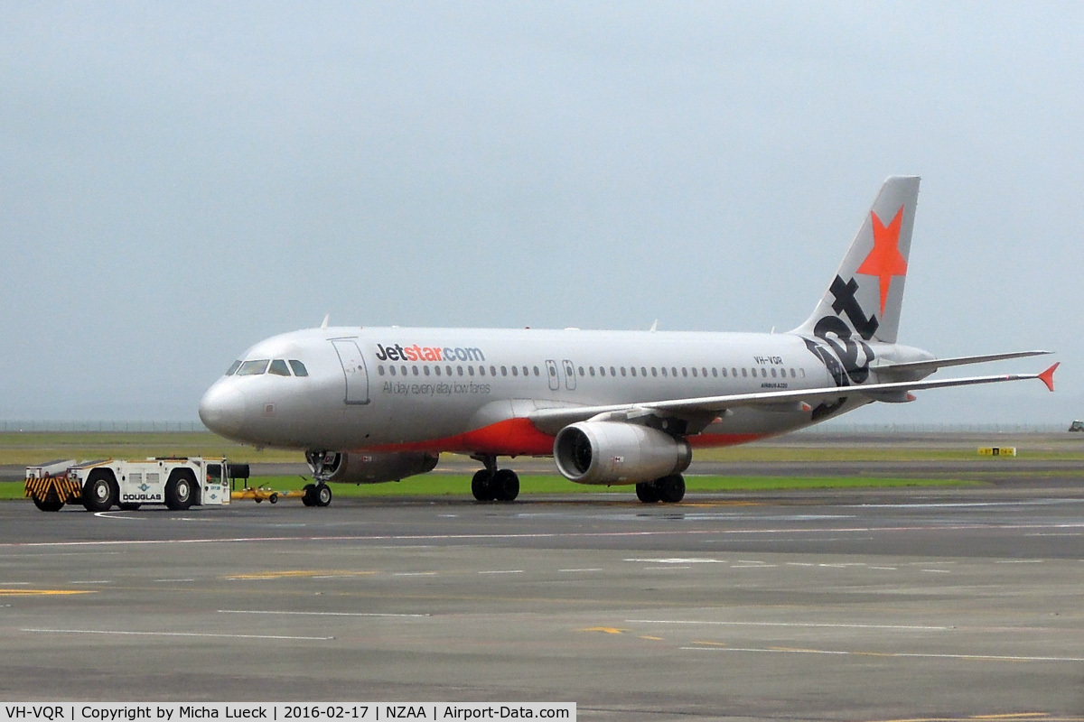 VH-VQR, 2005 Airbus A320-232 C/N 2526, At Auckland