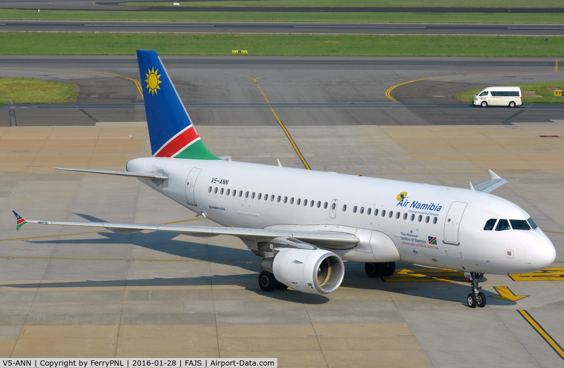 V5-ANN, 2012 Airbus A319-112 C/N 5400, Air Namibia A319 arriving