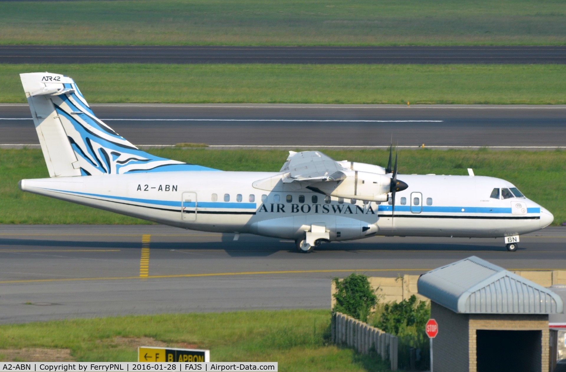 A2-ABN, 1996 ATR 42-500 C/N 507, ATR42 taxying past