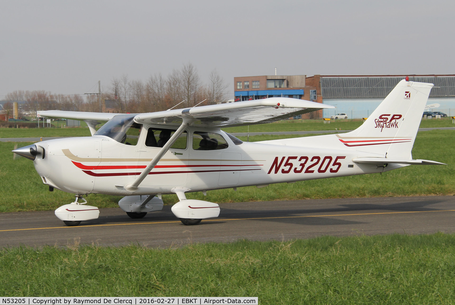 N53205, Cessna 172S C/N 172S9307, Taxiing to rwy 06.