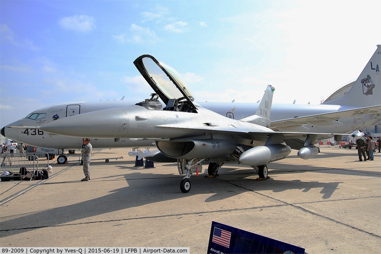 89-2009, 1989 General Dynamics F-16CG Night Falcon C/N 1C-162, US Air Force General Dynamics F-16CG Night Falcon, Static display, Paris-Le Bourget (LFPB-LBG) Air show 2015