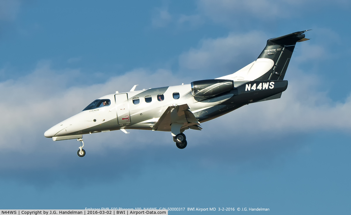 N44WS, 2013 Embraer EMB-500 Phenom 100 C/N 50000317, Embraer 500 Phenom 100 N44WS on final to 33L.