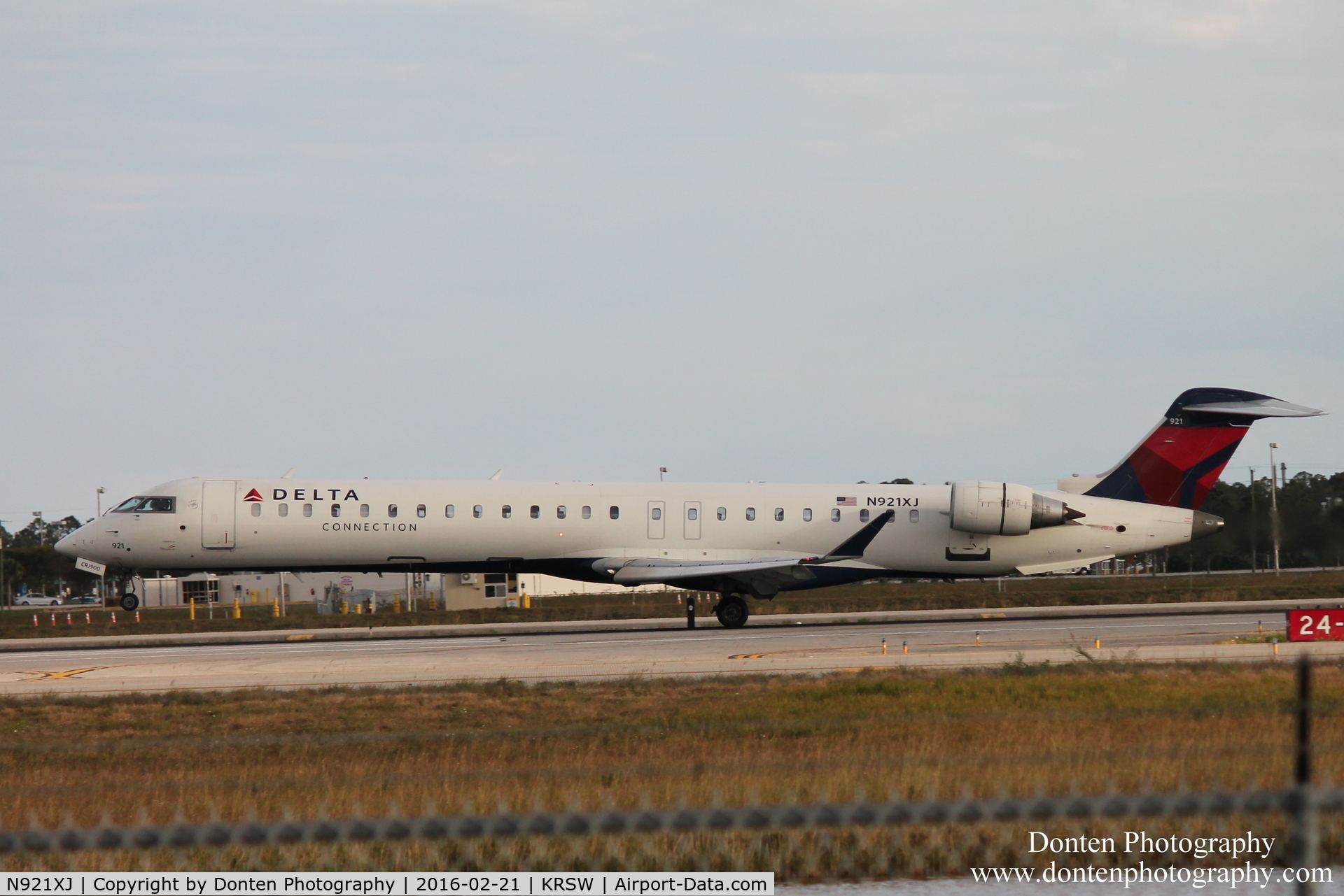N921XJ, 2008 Bombardier CRJ-900ER (CL-600-2D24) C/N 15172, Delta Flight 4009 operated by Endeavor Air (N921XJ) arrives at Southwest Florida International Airport following flight from LaGuardia Airport
