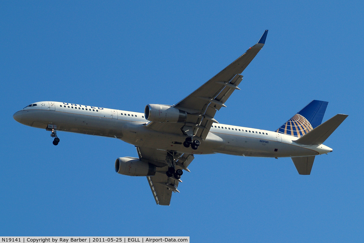 N19141, 2000 Boeing 757-224 C/N 30354, Boeing 757-224 [30354] (United Airlines) Home~G 25/05/2011. On approach 27R.