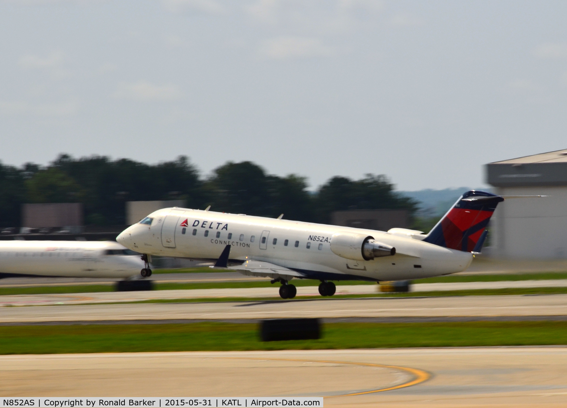 N852AS, 2000 Bombardier CRJ-200ER (CL-600-2B19) C/N 7369, Takeoff Atlanta