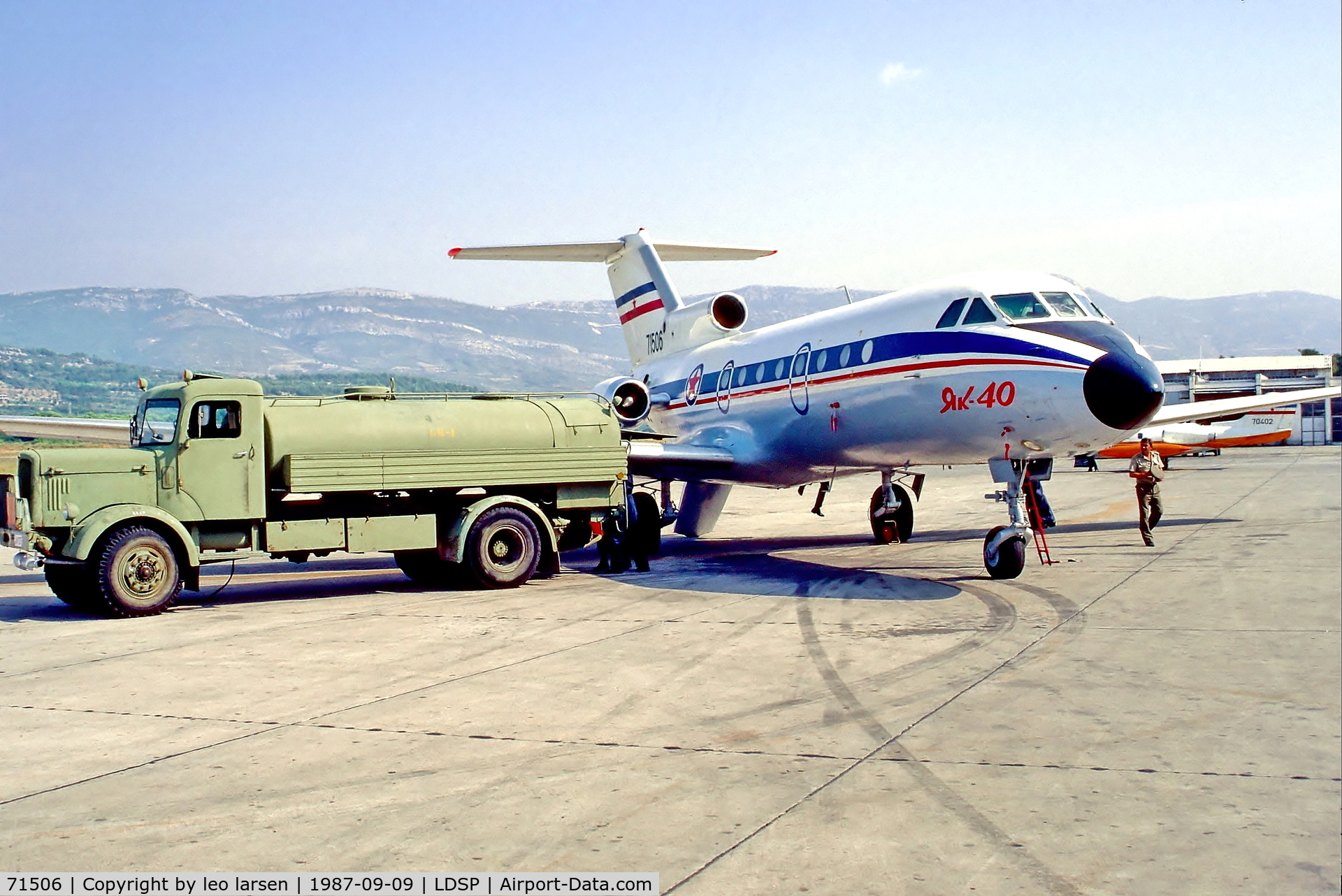 71506, 1977 Yakovlev Yak-40 C/N 9731255, Split 9.9.87 YAK-40 with Fuel-truck