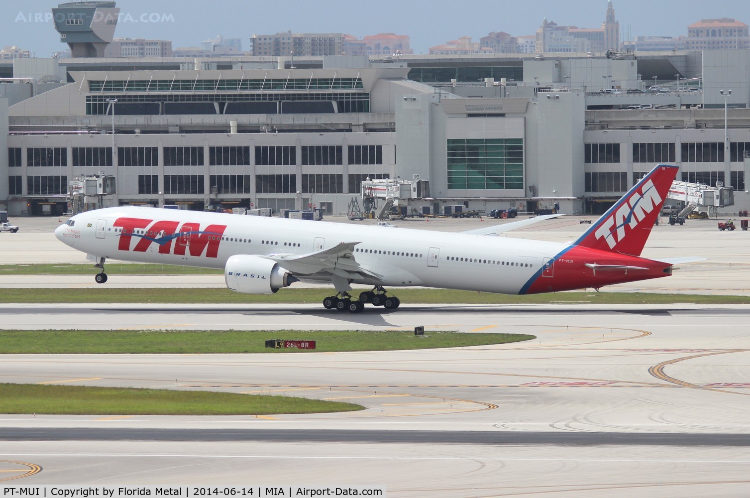 PT-MUI, 2013 Boeing 777-32W/ER C/N 40589, TAM Brazil