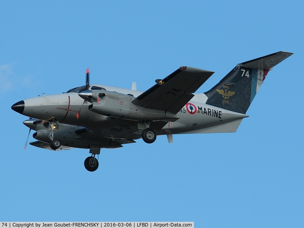 74, Embraer EMB-121AN Xingu C/N 121074, French Navy landing runway 29 from Séville