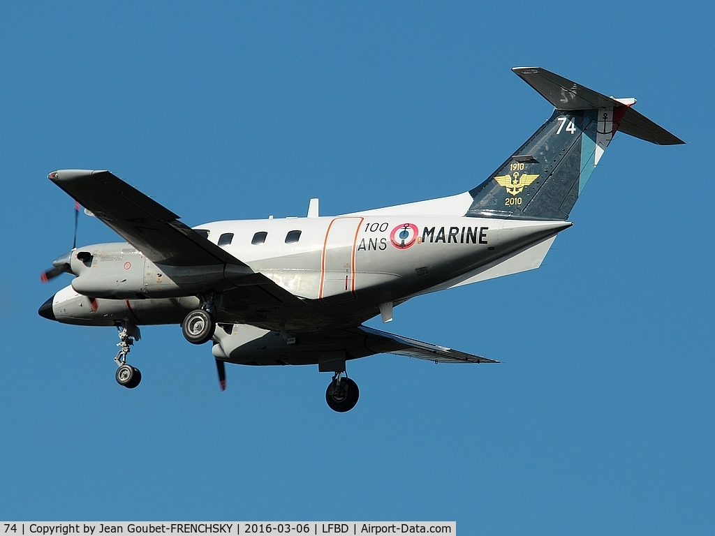 74, Embraer EMB-121AN Xingu C/N 121074, French Navy landing runway 29 from Séville