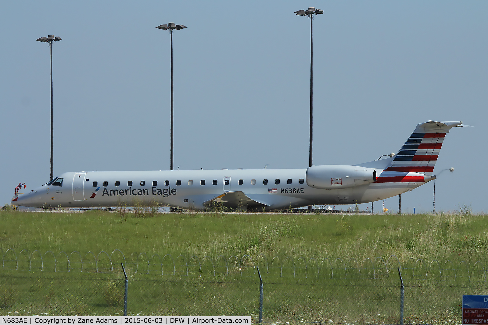 N683AE, 2004 Embraer ERJ-145LR (EMB-145LR) C/N 14500833, American Eagle at DFW Airport