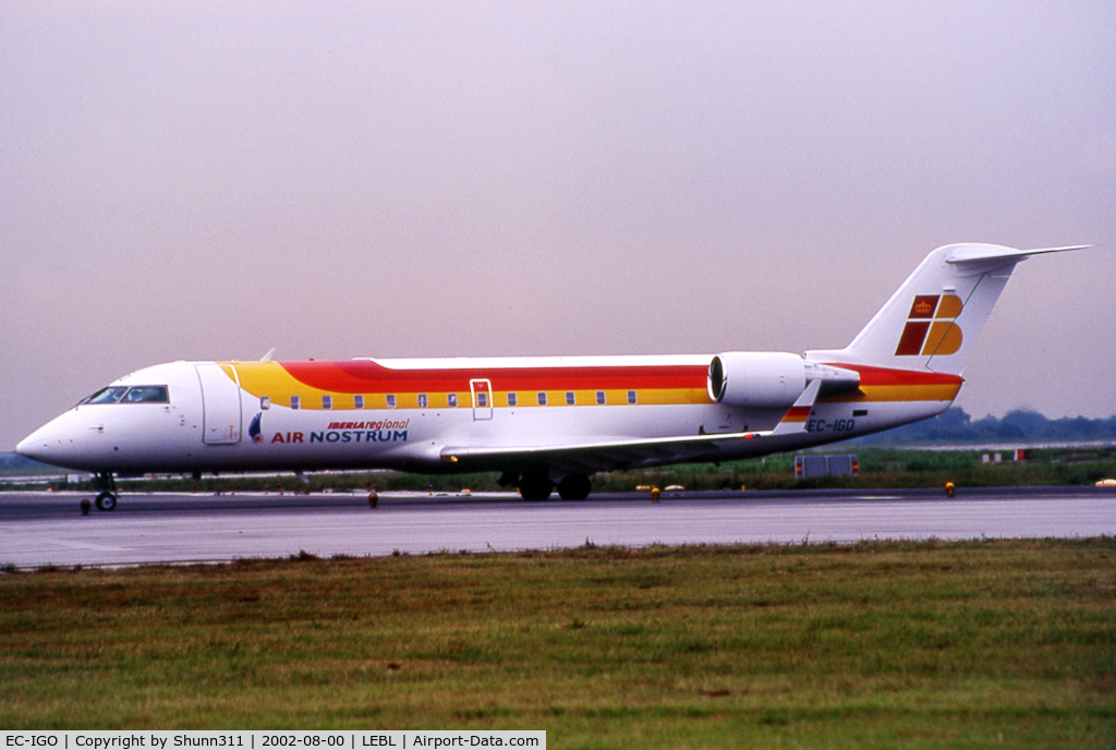 EC-IGO, 2002 Bombardier CRJ-200ER (CL-600-2B19) C/N 7661, Lining up rwy 20 for departure...