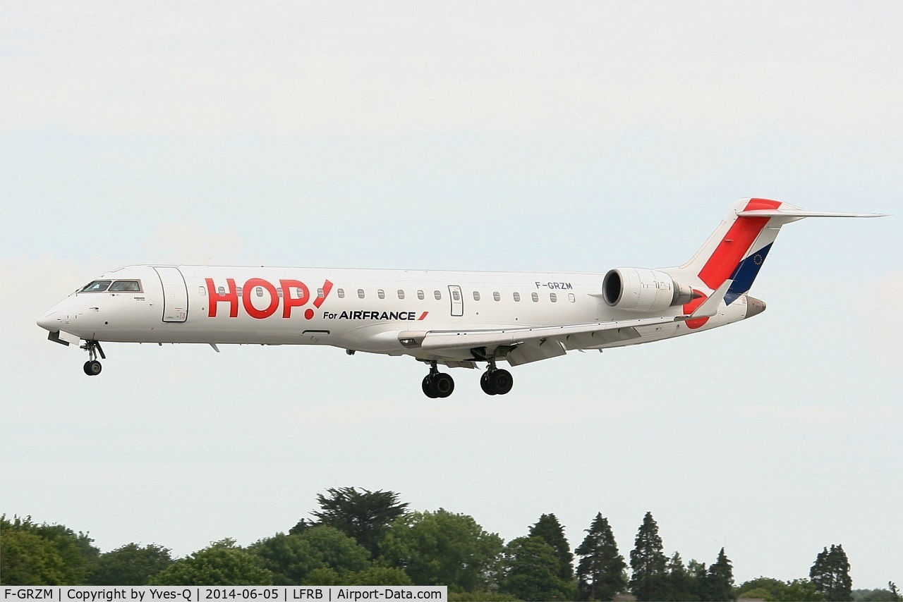 F-GRZM, Canadair CRJ-700 (CL-600-2C10) Regional Jet C/N 10263, Canadair Regional Jet CRJ-700, On final rwy 25L, Brest-Guipavas Airport (LFRB-BES)