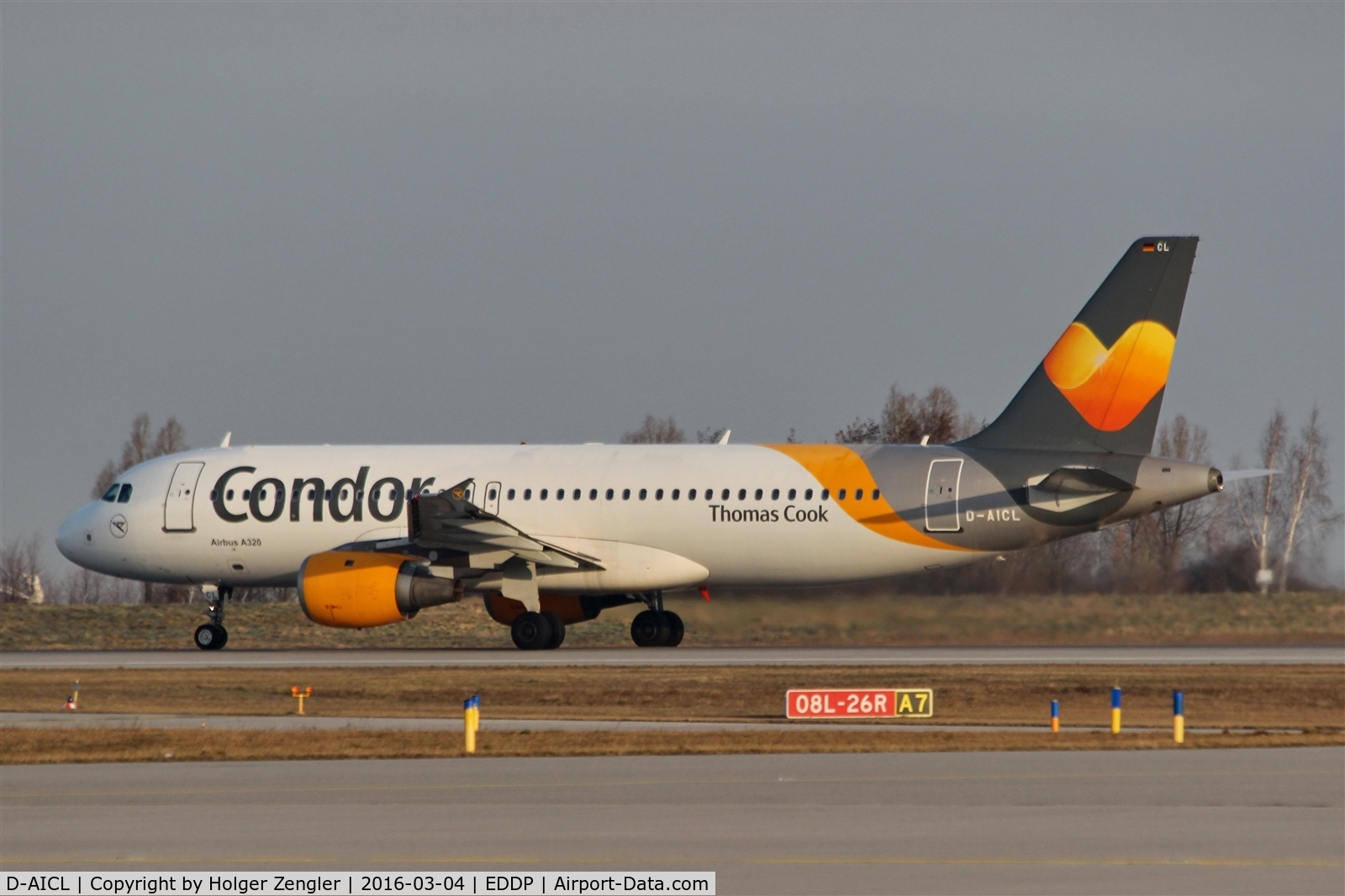 D-AICL, 2001 Airbus A320-212 C/N 1437, Fullthrottle on rwy 26L....