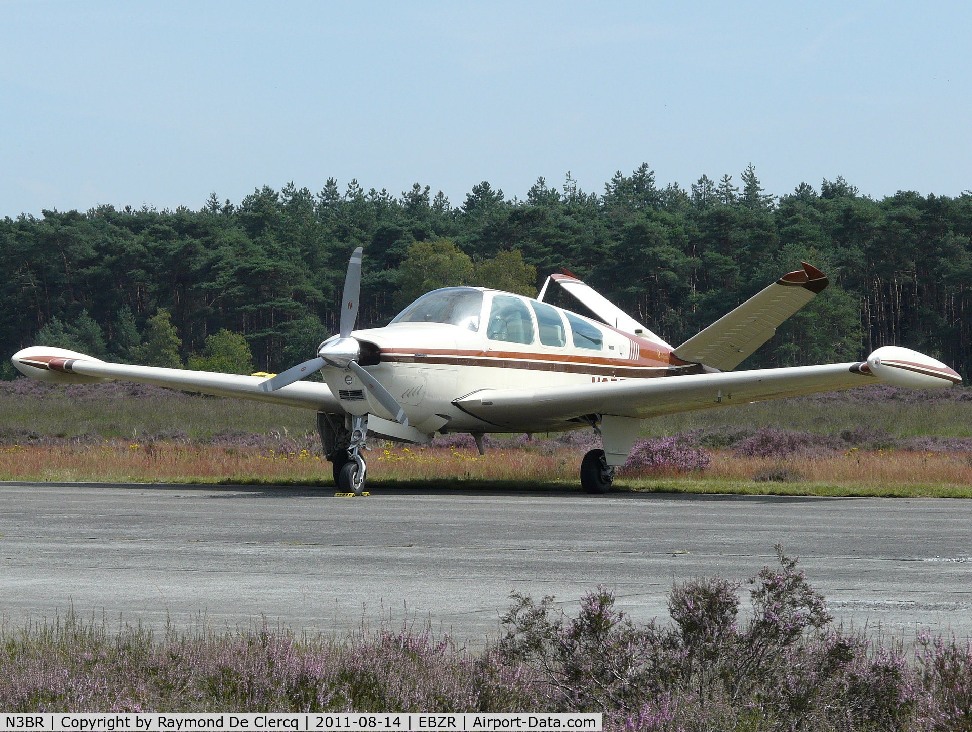 N3BR, 1973 Beech V35B Bonanza C/N D-9447, Zoersel fly inn 2011.