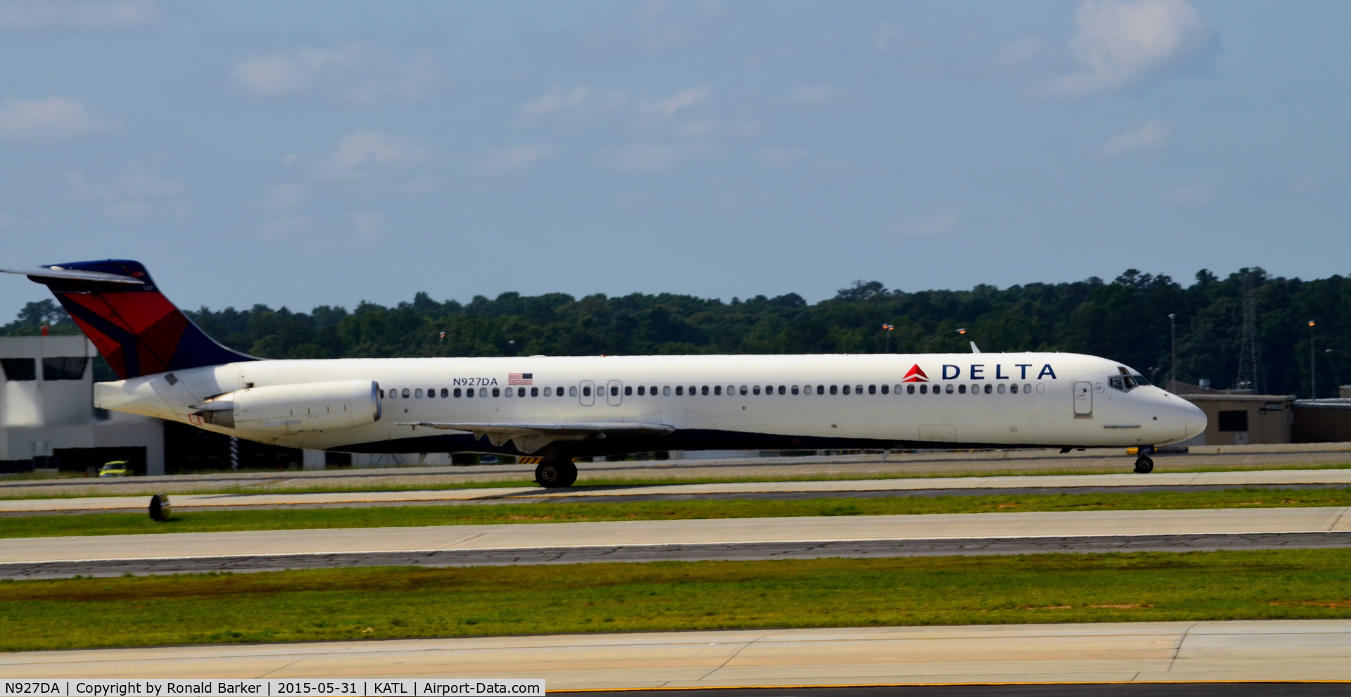 N927DA, 1988 McDonnell Douglas MD-88 C/N 49714, Taxi Atlanta