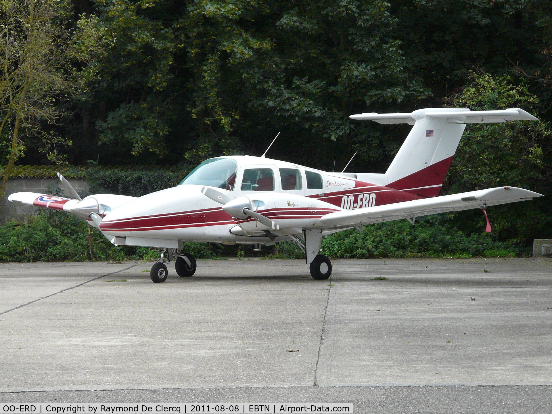 OO-ERD, Beech 76 Duchess C/N ME-374, Goetsenhoven open door in 2011.