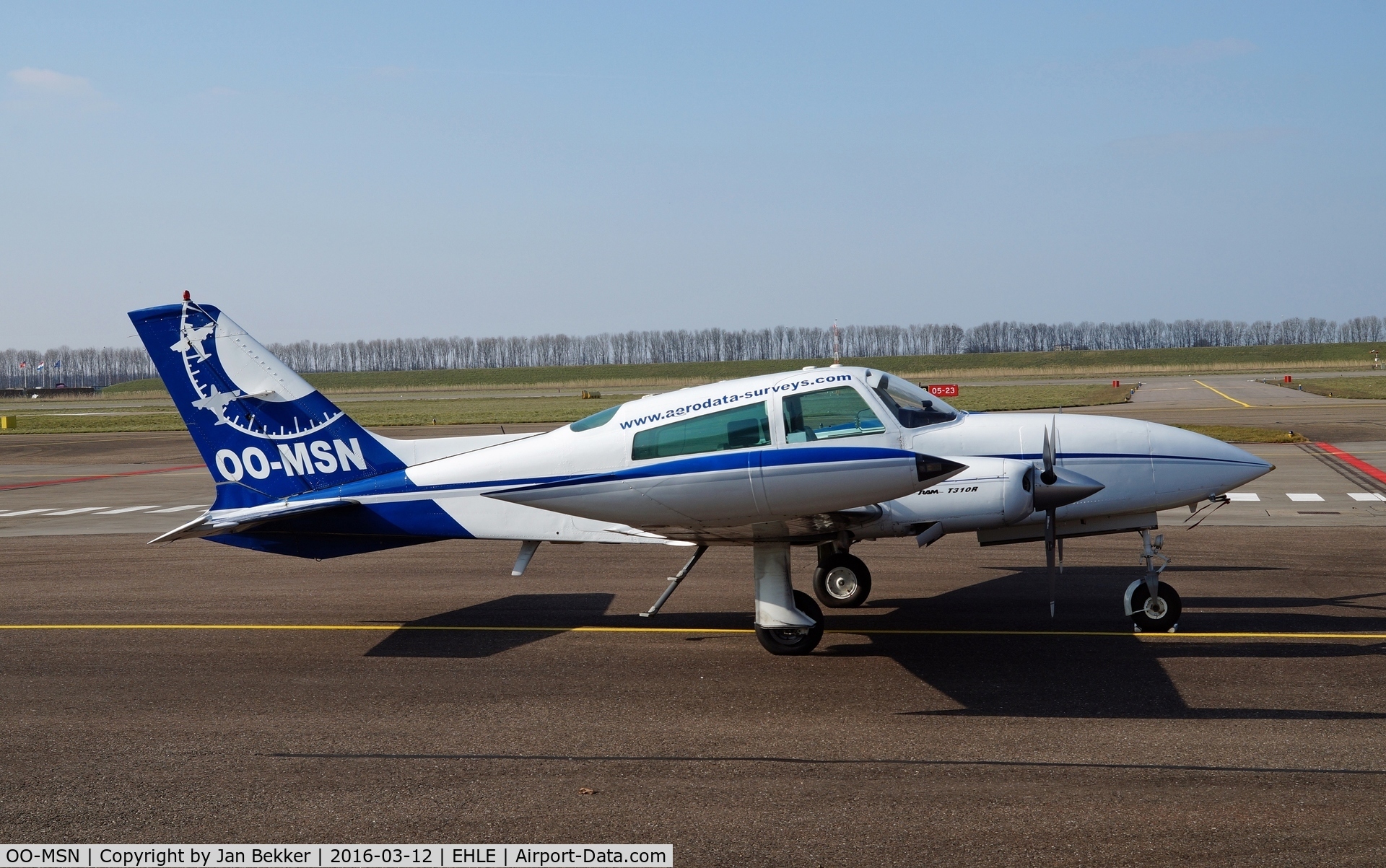 OO-MSN, Cessna 310R C/N 310R0562, Lelystad Airport