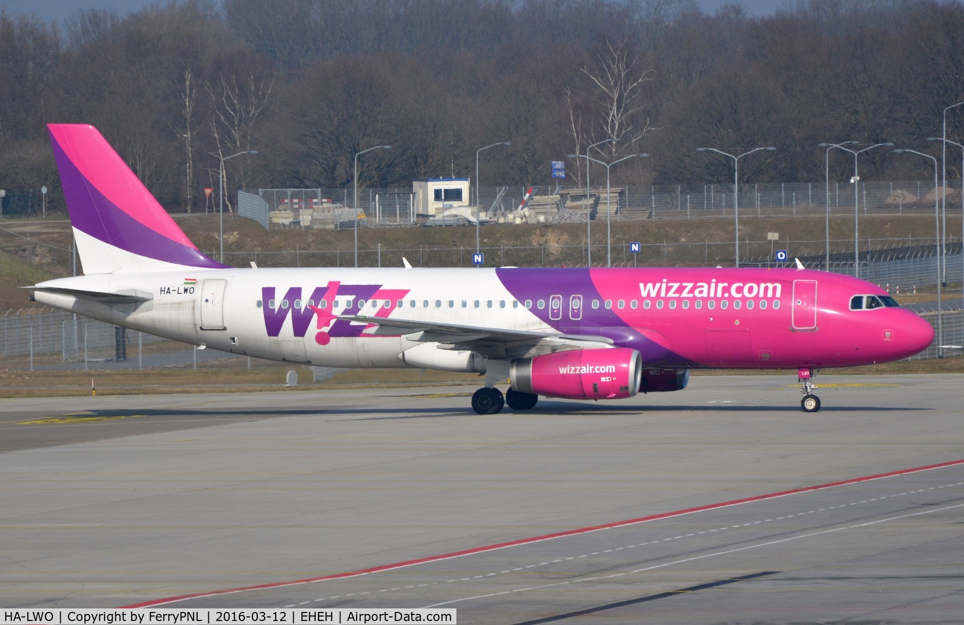 HA-LWO, 2012 Airbus A320-232 C/N 5123, Wizz taxying in after landing in EIN.