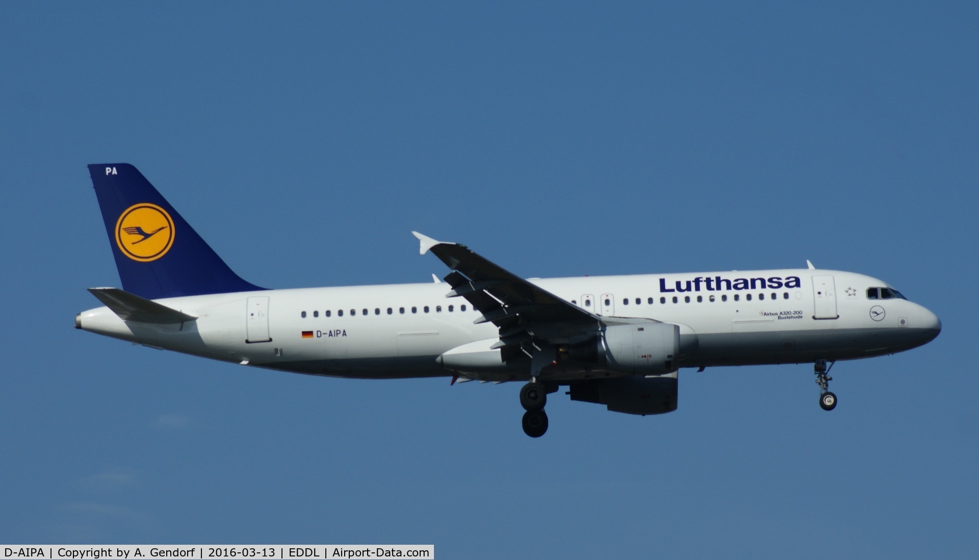 D-AIPA, 1989 Airbus A320-211 C/N 0069, Lufthansa, is here landing at Düsseldorf Int'l(EDDL)