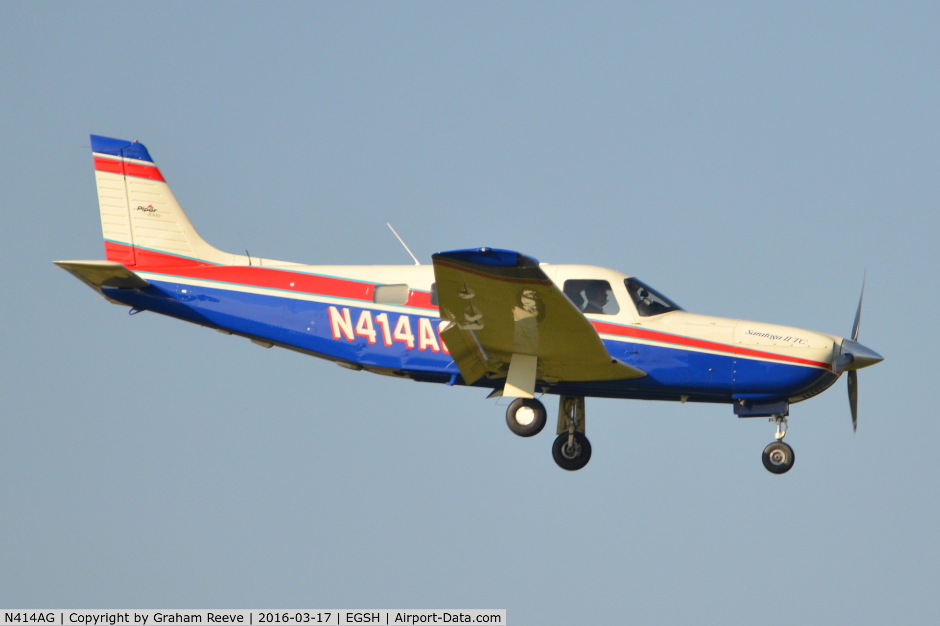 N414AG, 2000 Piper PA-32R-301T Turbo Saratoga C/N 3257184, Landing at Norwich.