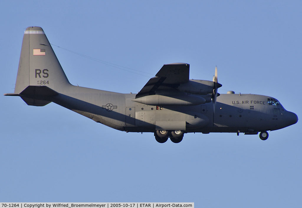 70-1264, 1970 Lockheed C-130E Hercules C/N 382-4417, Approach Runway 08