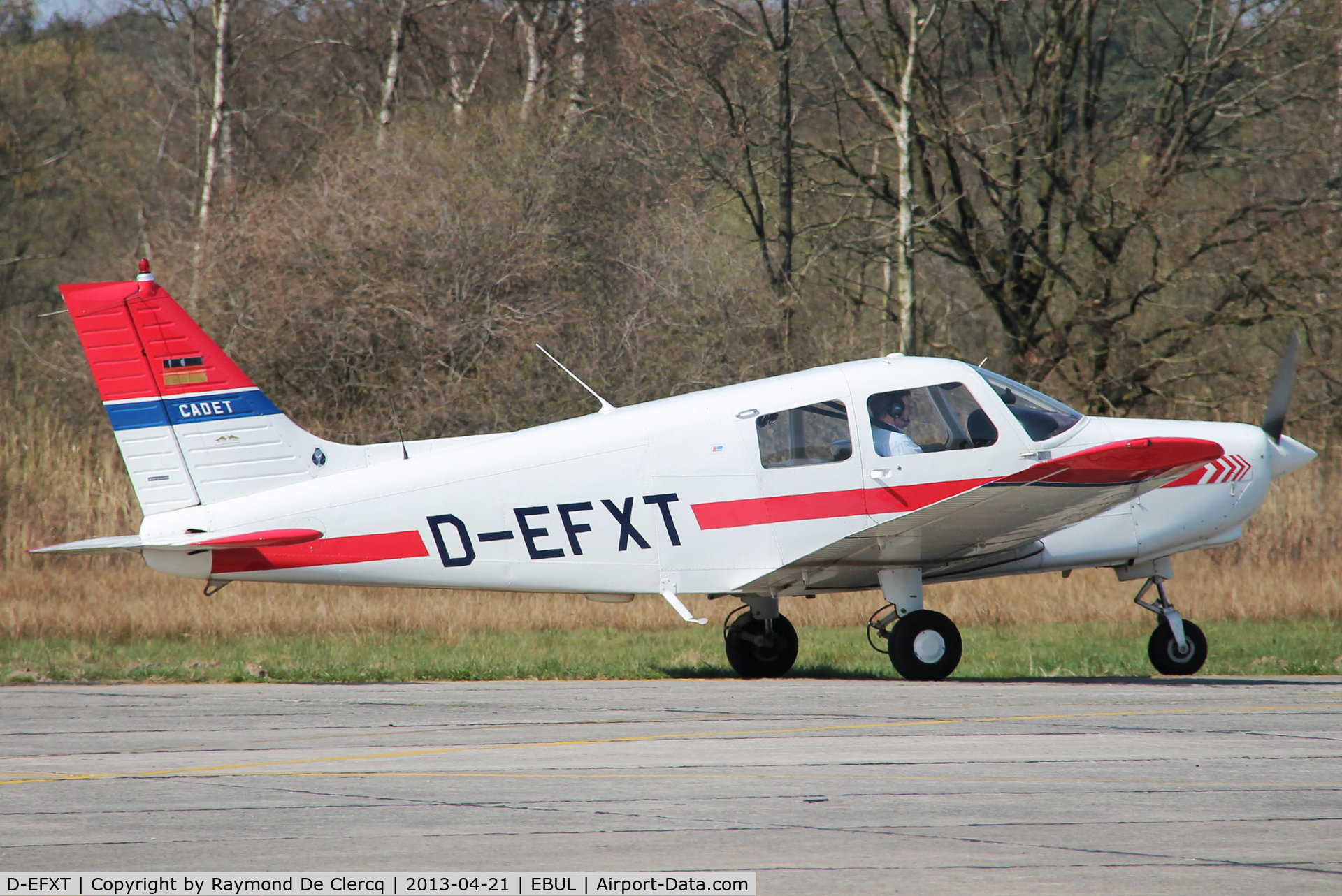 D-EFXT, Piper PA-28-161 Cadet C/N 28-41244, Taxiing.