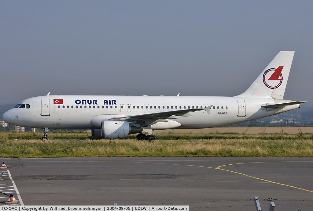 TC-OAC, 1992 Airbus A320-212 C/N 313, Onur Air / Landing on Runway 06, taxiing to apron