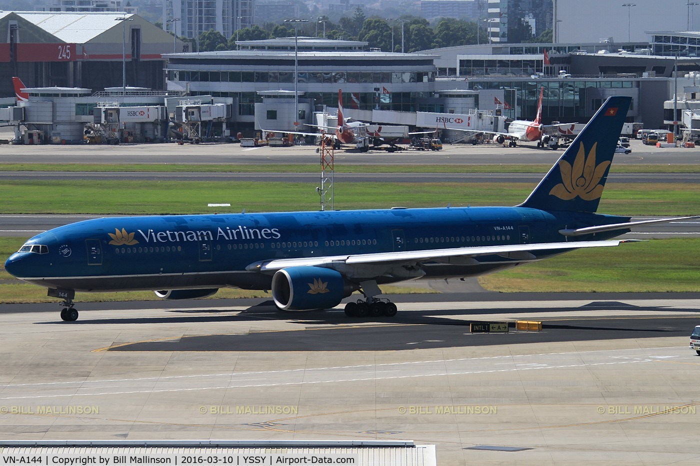 VN-A144, Boeing 777-2K6/ER C/N 33503, NEEDING A PAINT JOB !