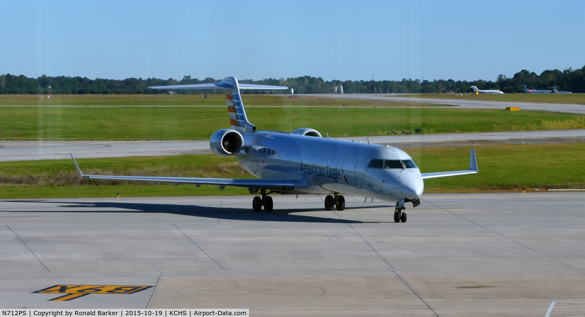N712PS, 2004 Bombardier CRJ-701 (CL-600-2C10) Regional Jet C/N 10168, Taxi Charleston