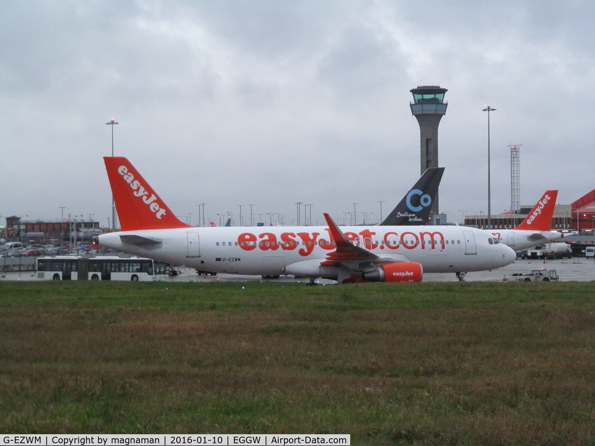 G-EZWM, 2013 Airbus A320-214 C/N 5739, taxying in