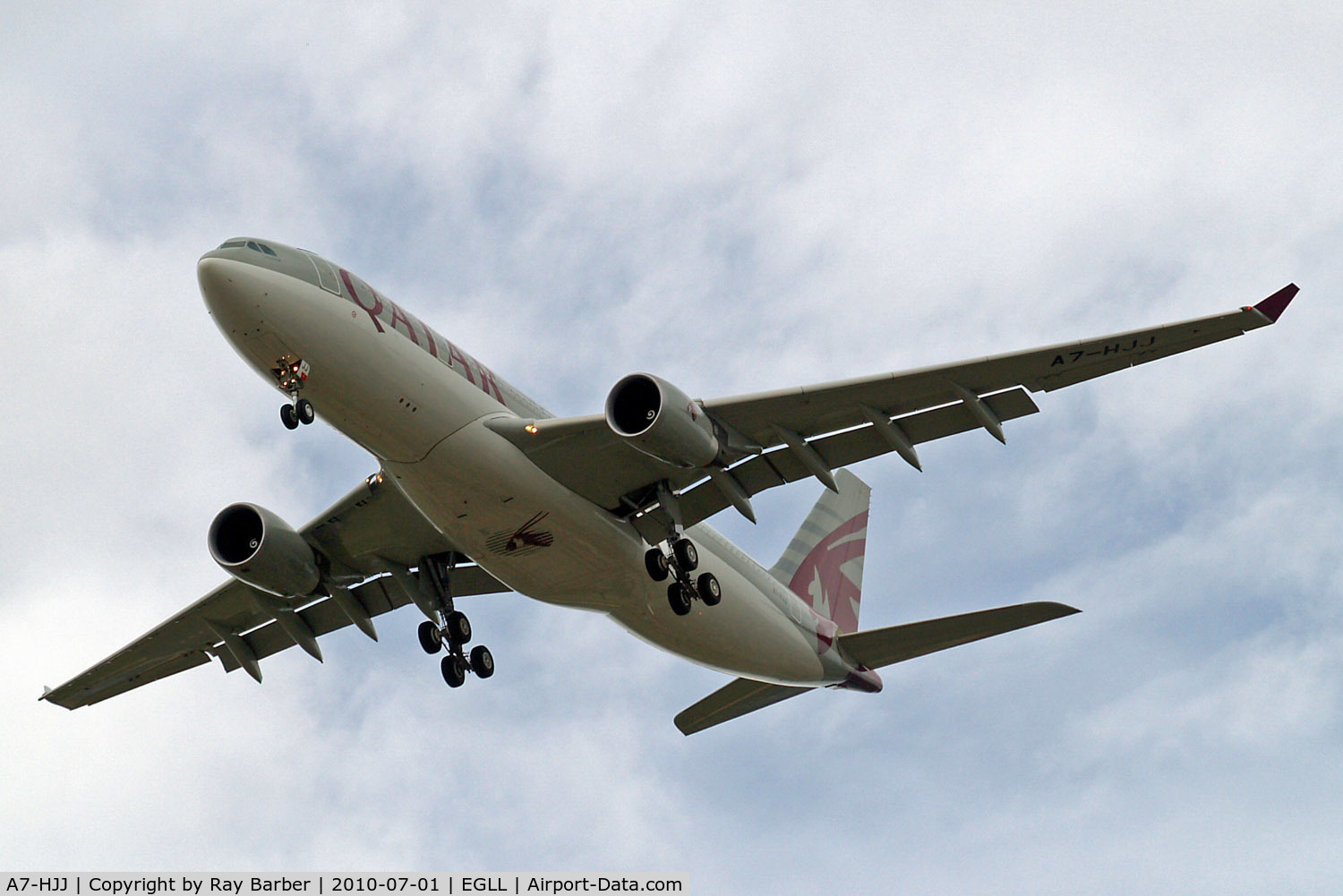 A7-HJJ, 2002 Airbus A330-203 C/N 487, Airbus A330-202 [487] (Qatar Airways Amiri Flight) Home~G 01/07/2010. On approach 27R.