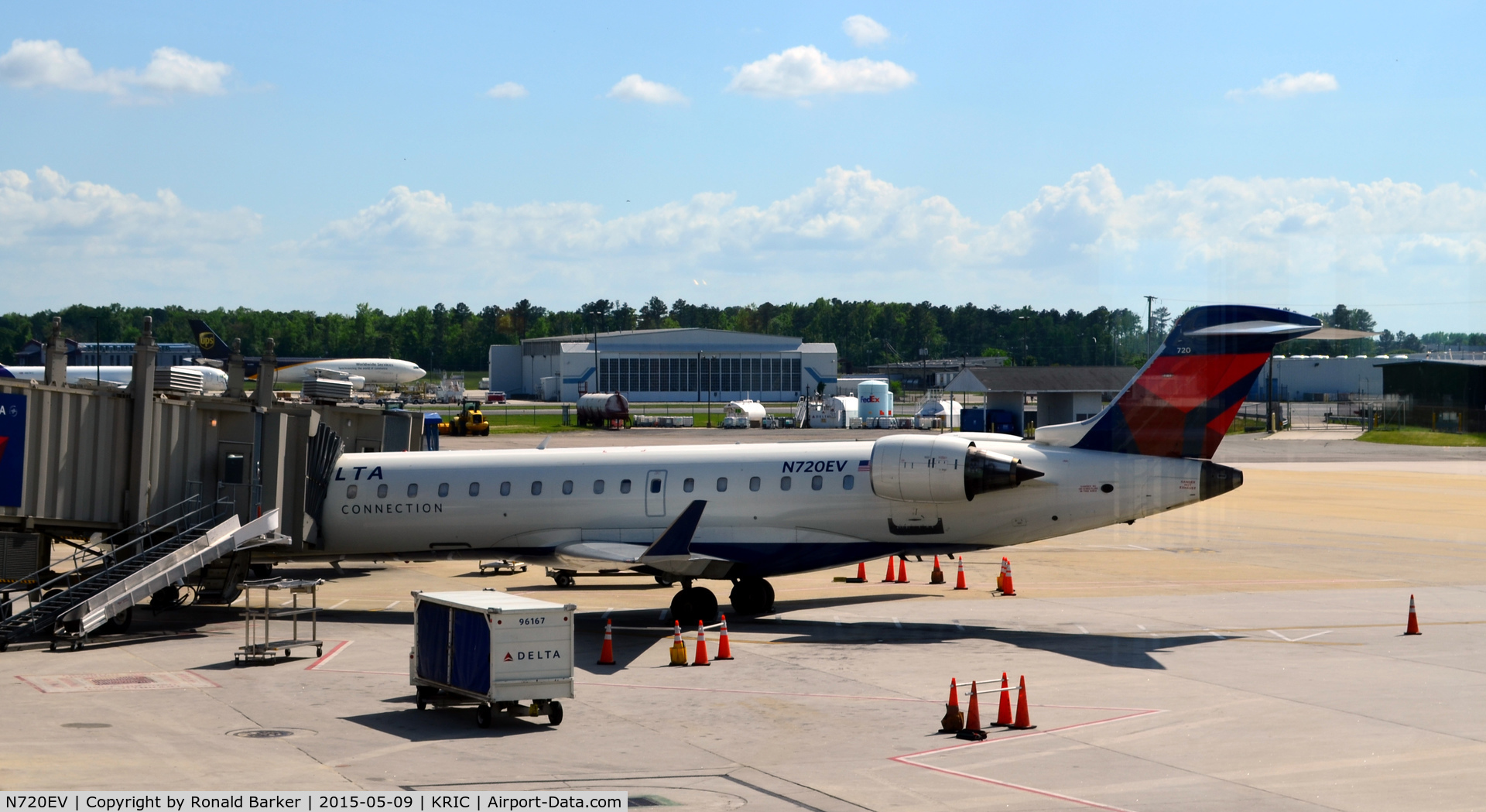 N720EV, 2003 Bombardier CRJ-701 (CL-600-2C10) Regional Jet C/N 10115, At the gate RIC
