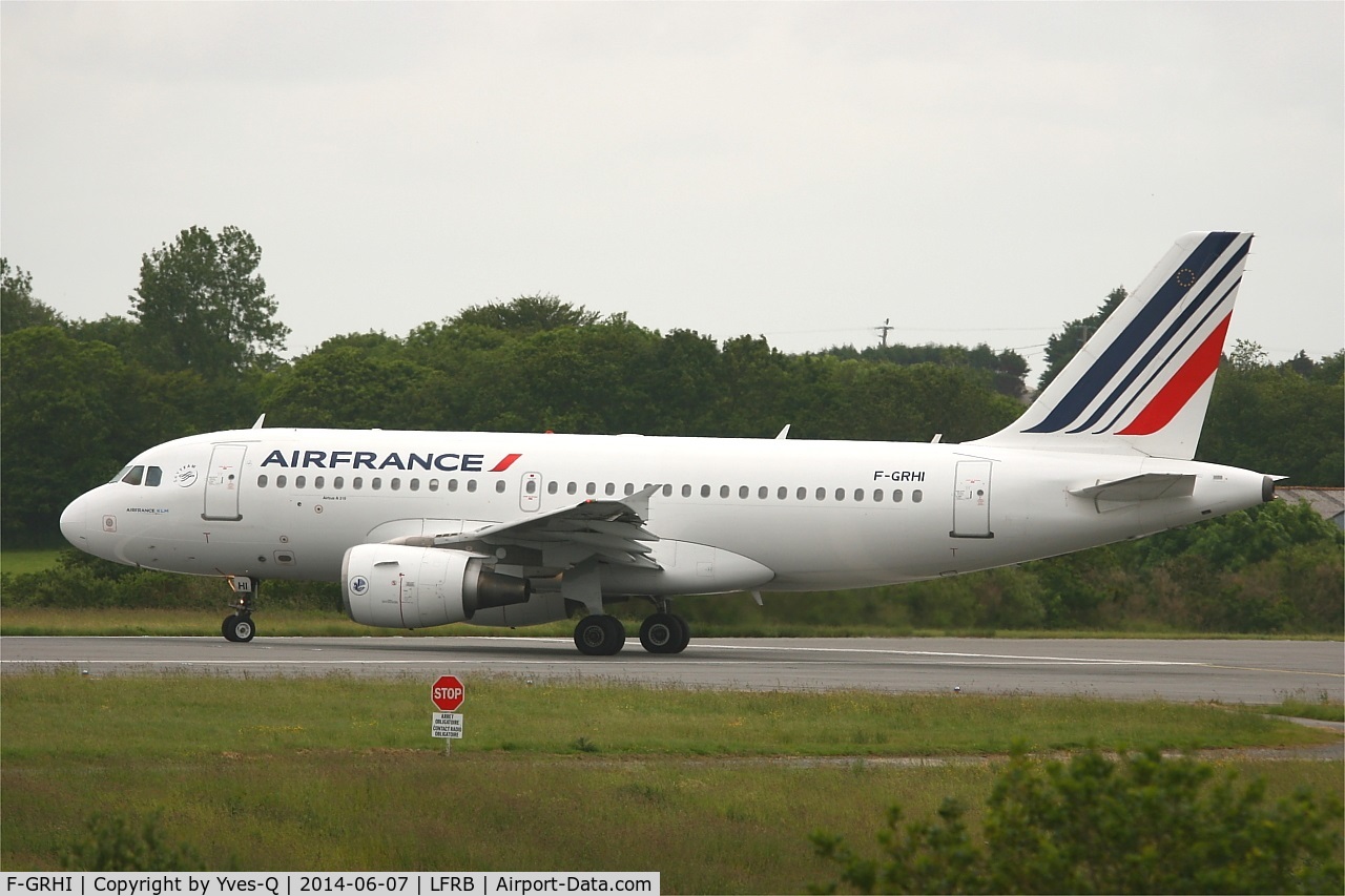 F-GRHI, 2000 Airbus A319-111 C/N 1169, Airbus A319-111, Lining up prior take off rwy 25L, Brest-Bretagne Airport (LFRB-BES)