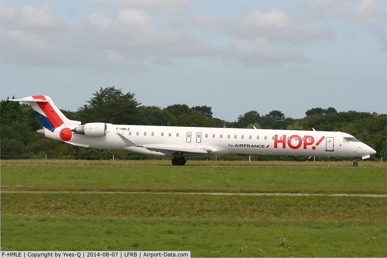 F-HMLE, 2010 Bombardier CRJ-1000EL NG (CL-600-2E25) C/N 19009, Canadair Regional Jet CRJ-1000, Taxiing to holding point rwy 25L, Brest-Bretagne airport (LFRB-BES)