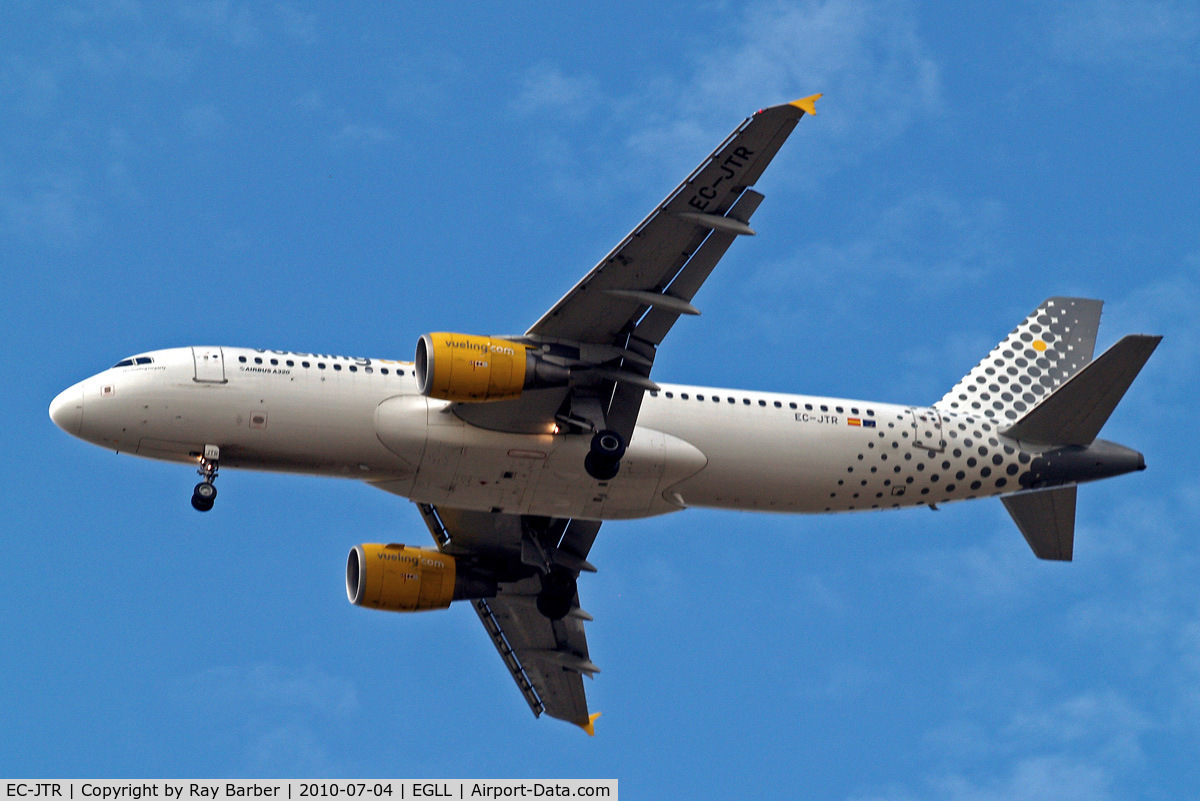 EC-JTR, 2006 Airbus A320-214 C/N 2798, Airbus A320-214 [2798] (Vueling Airlines) Home~G 04/07/2010. On approach 27R.