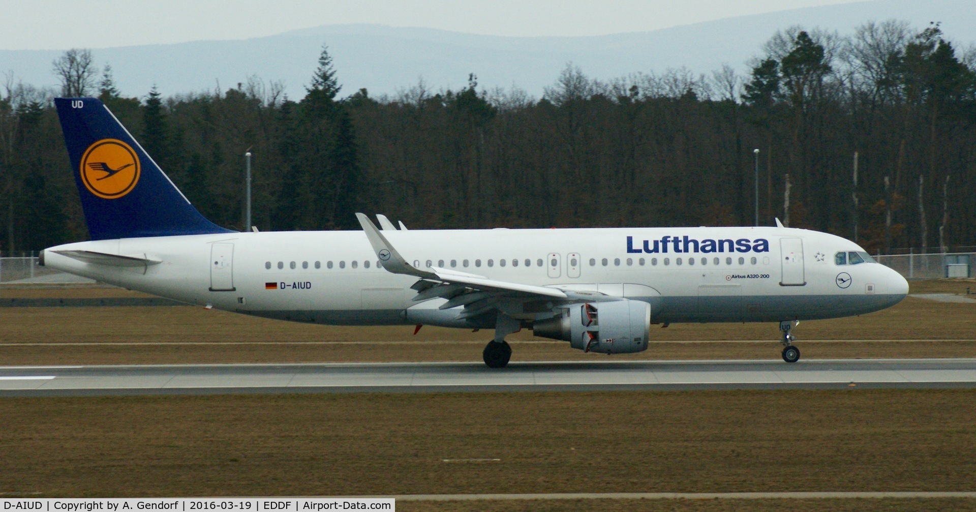 D-AIUD, 2014 Airbus A320-214 C/N 6033, Lufthansa, is here taxiing at Frankfurt Rhein/Main(EDDF)