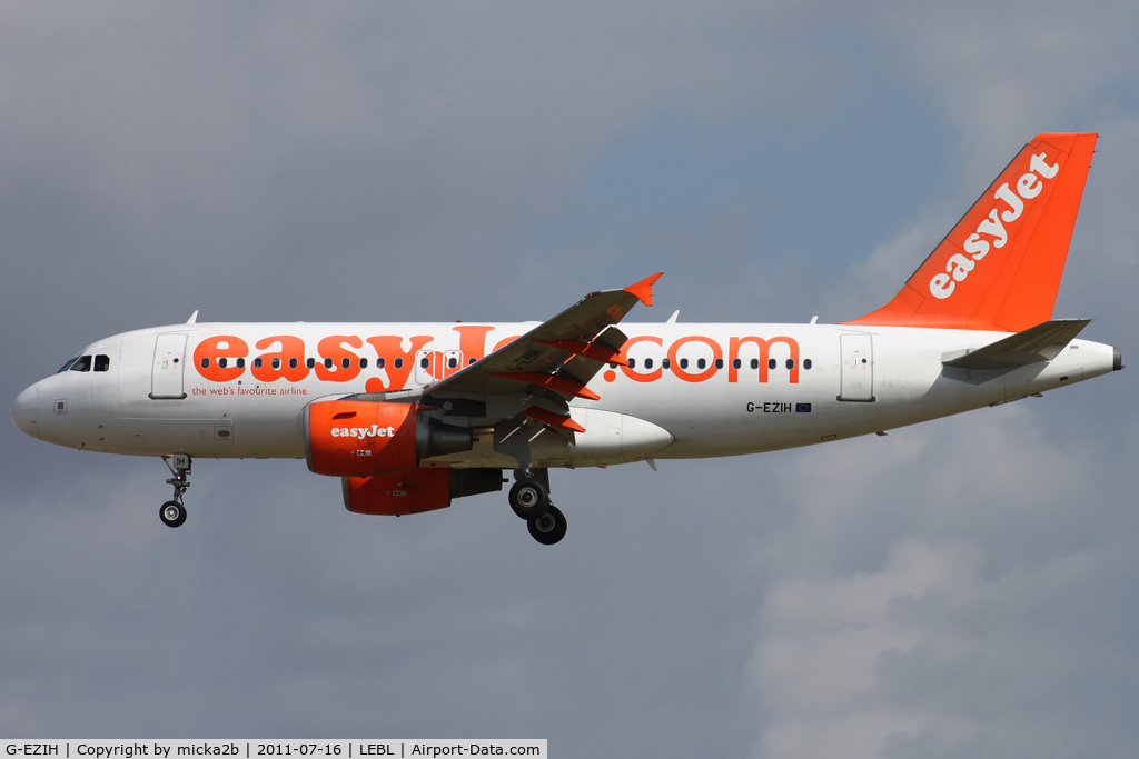 G-EZIH, 2005 Airbus A319-111 C/N 2463, Landing