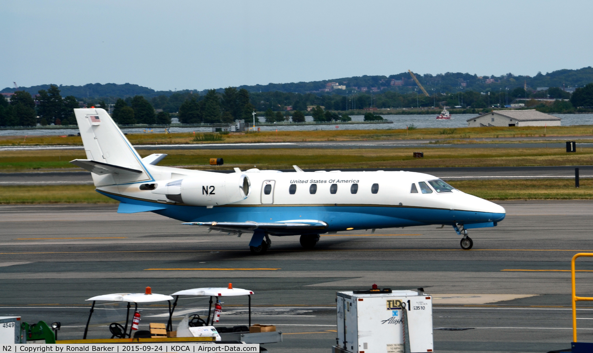 N2, 1992 Learjet 31A C/N 31A-063, Taxi to park National