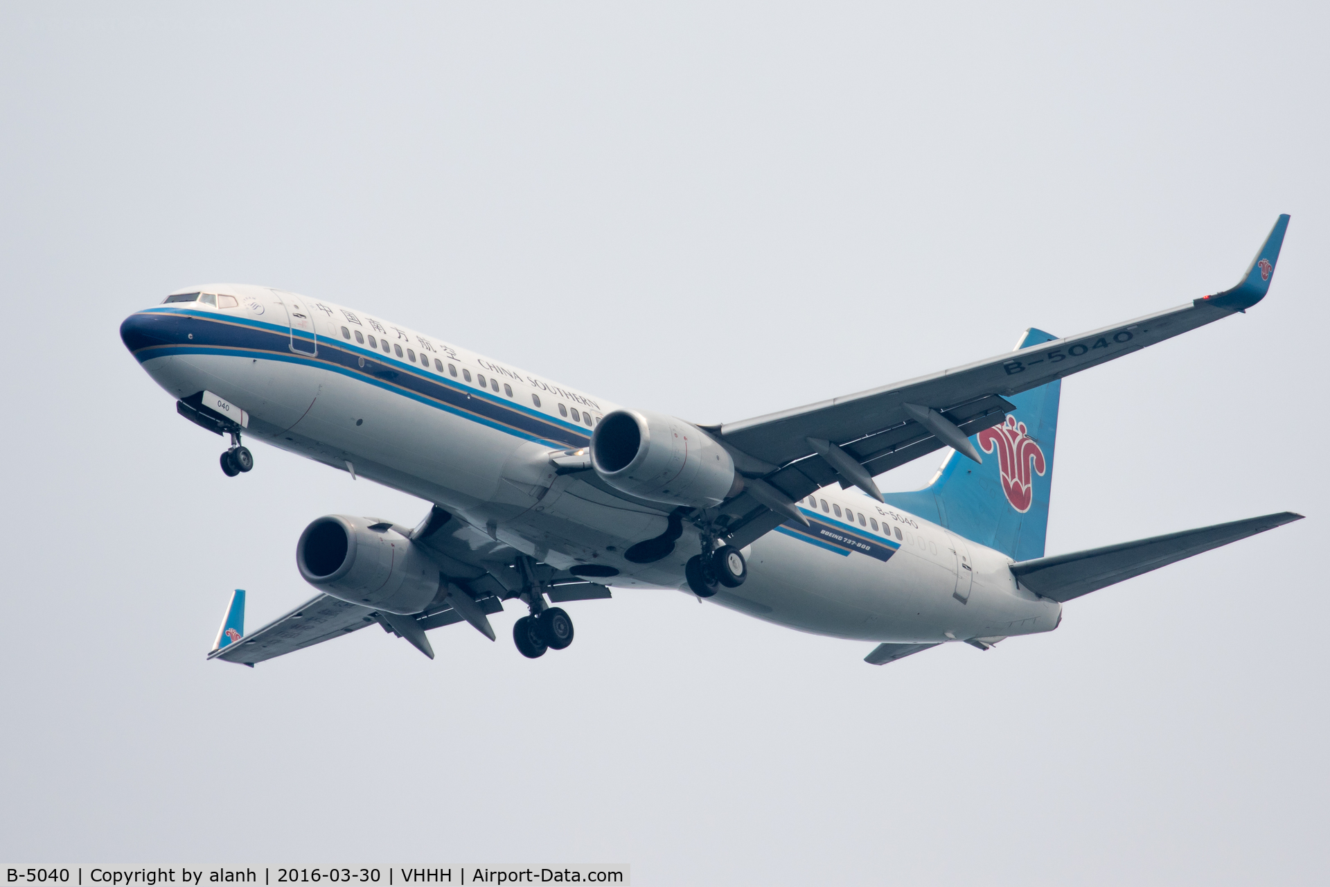B-5040, 2003 Boeing 737-81B C/N 32929, On finals for Hong Kong