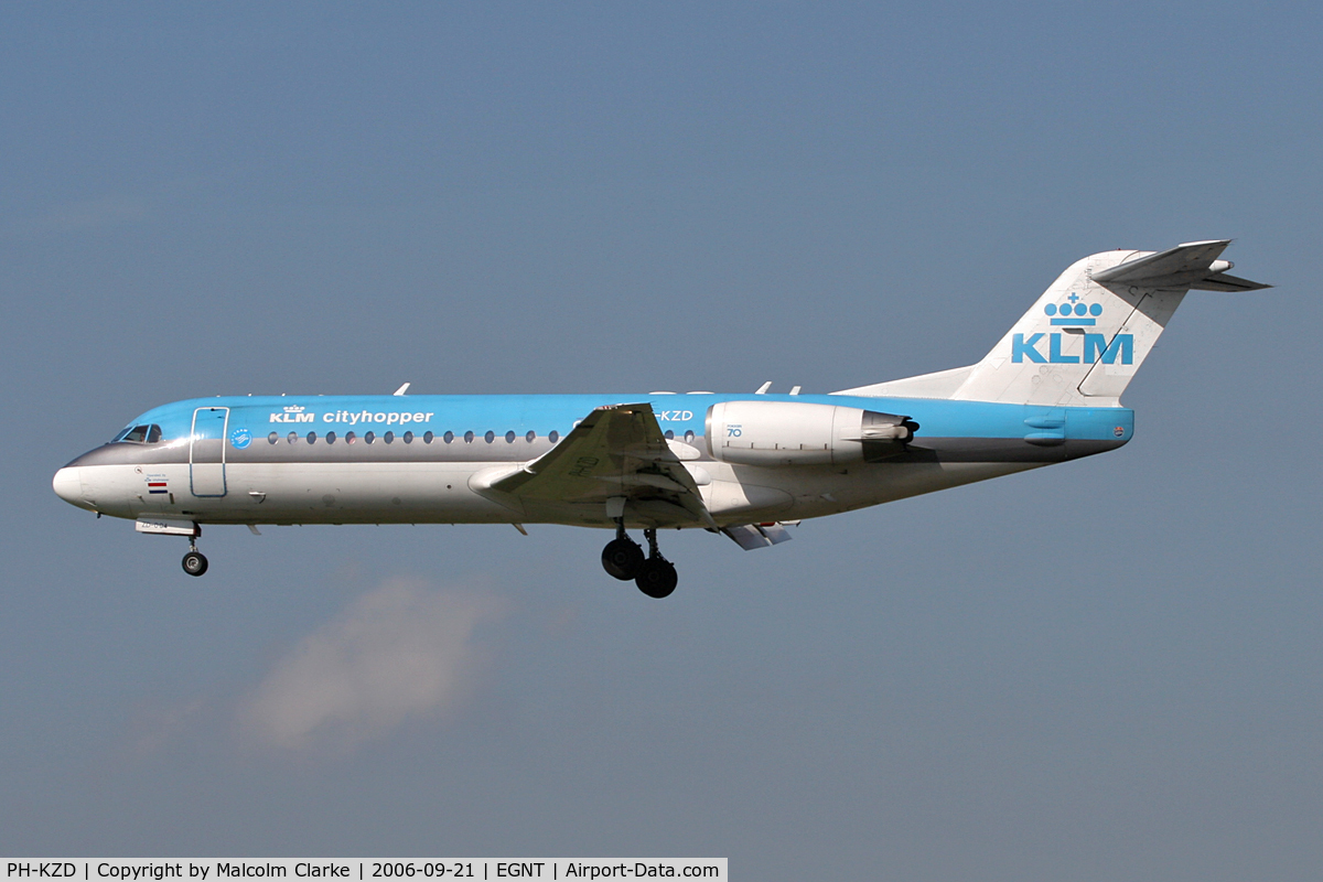 PH-KZD, 1997 Fokker 70 (F-28-0070) C/N 11582, Fokker 70 (F-28-0070) on approach to 25 at Newcastle Airport, September 2006.