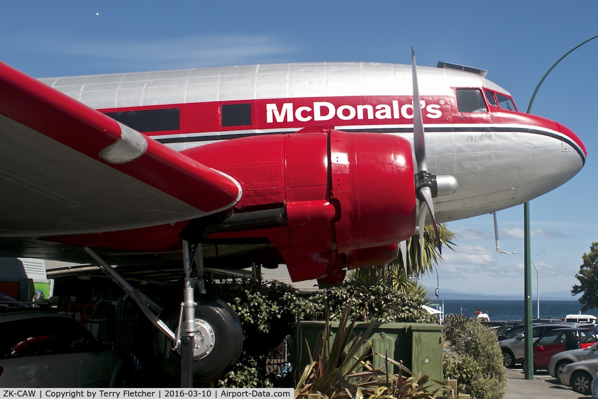 ZK-CAW, 1943 Douglas DC-3 C/N 18923, Just back from the lake frontage at Taupo