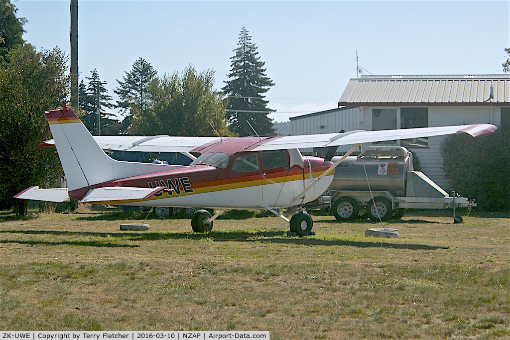 ZK-UWE, Cessna 172N C/N 17271209, At Taupo , North Island , New Zealand