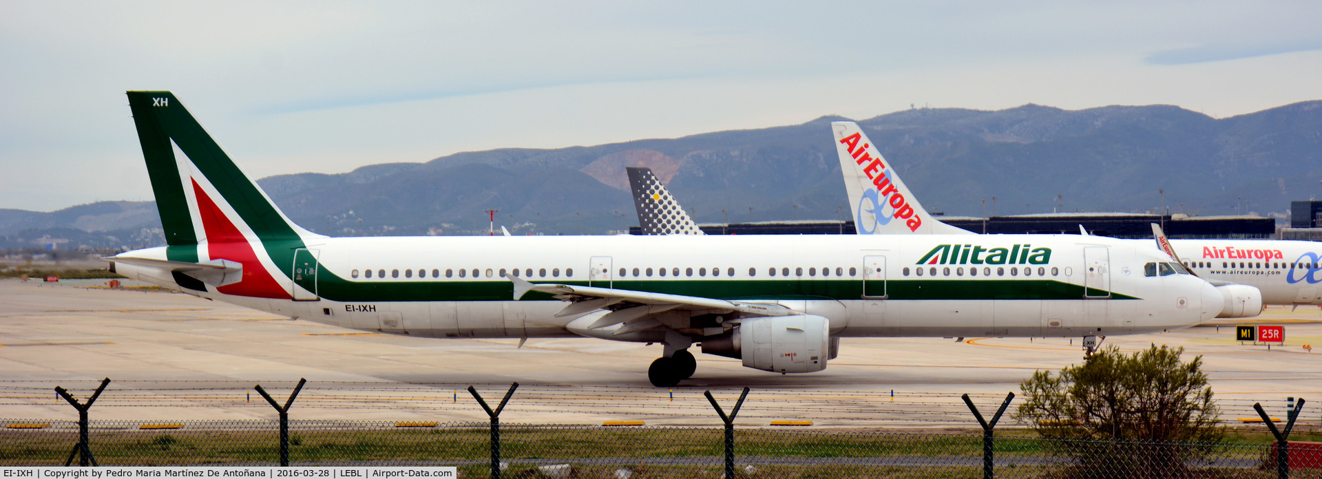 EI-IXH, 1999 Airbus A321-112 C/N 940, El Prat -  Barcelona  -  España