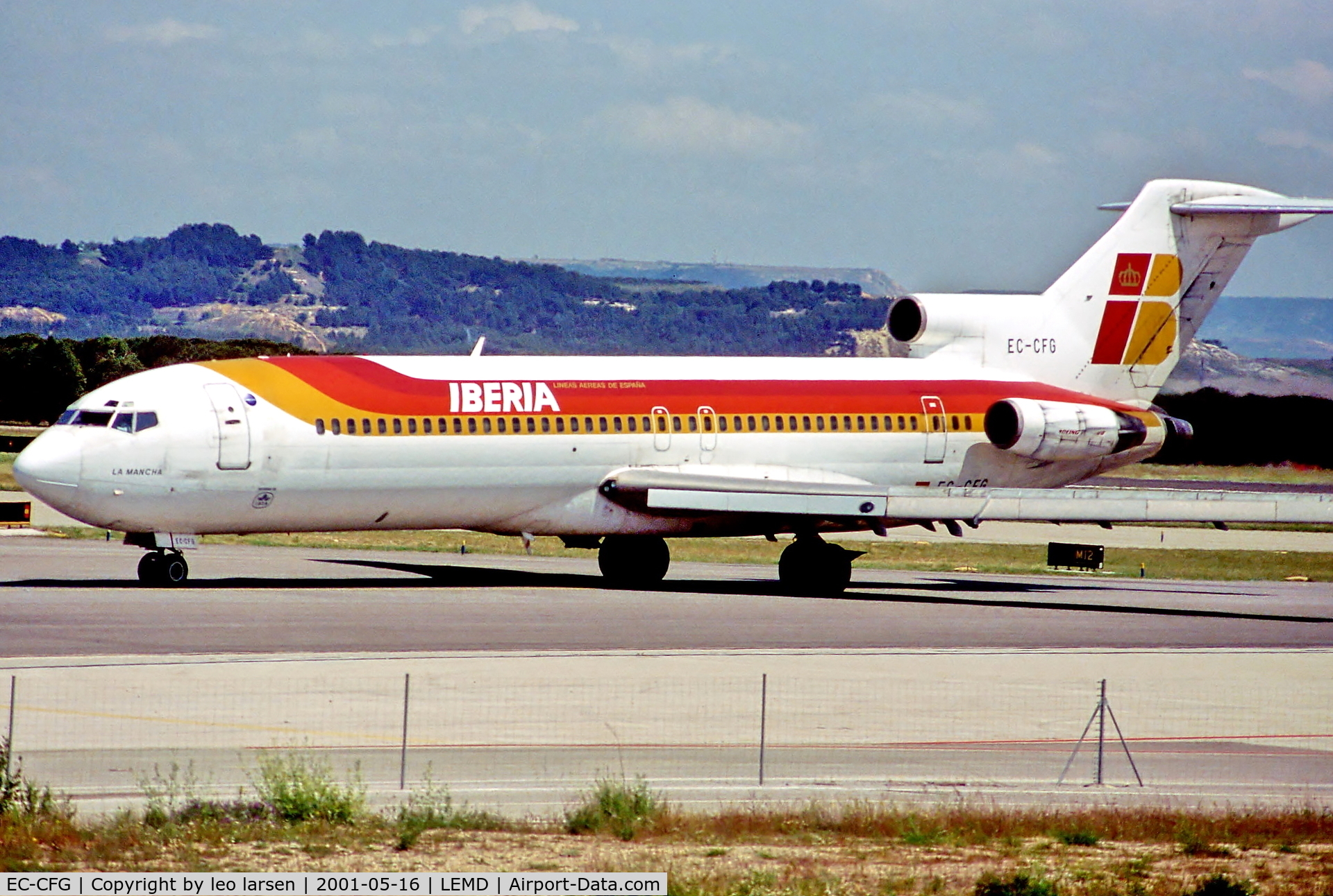 EC-CFG, 1974 Boeing 727-256 C/N 20817, Madrid 16.5.01