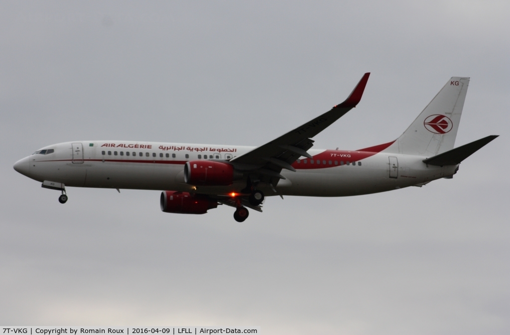 7T-VKG, 2011 Boeing 737-8D6 C/N 40861, Landing