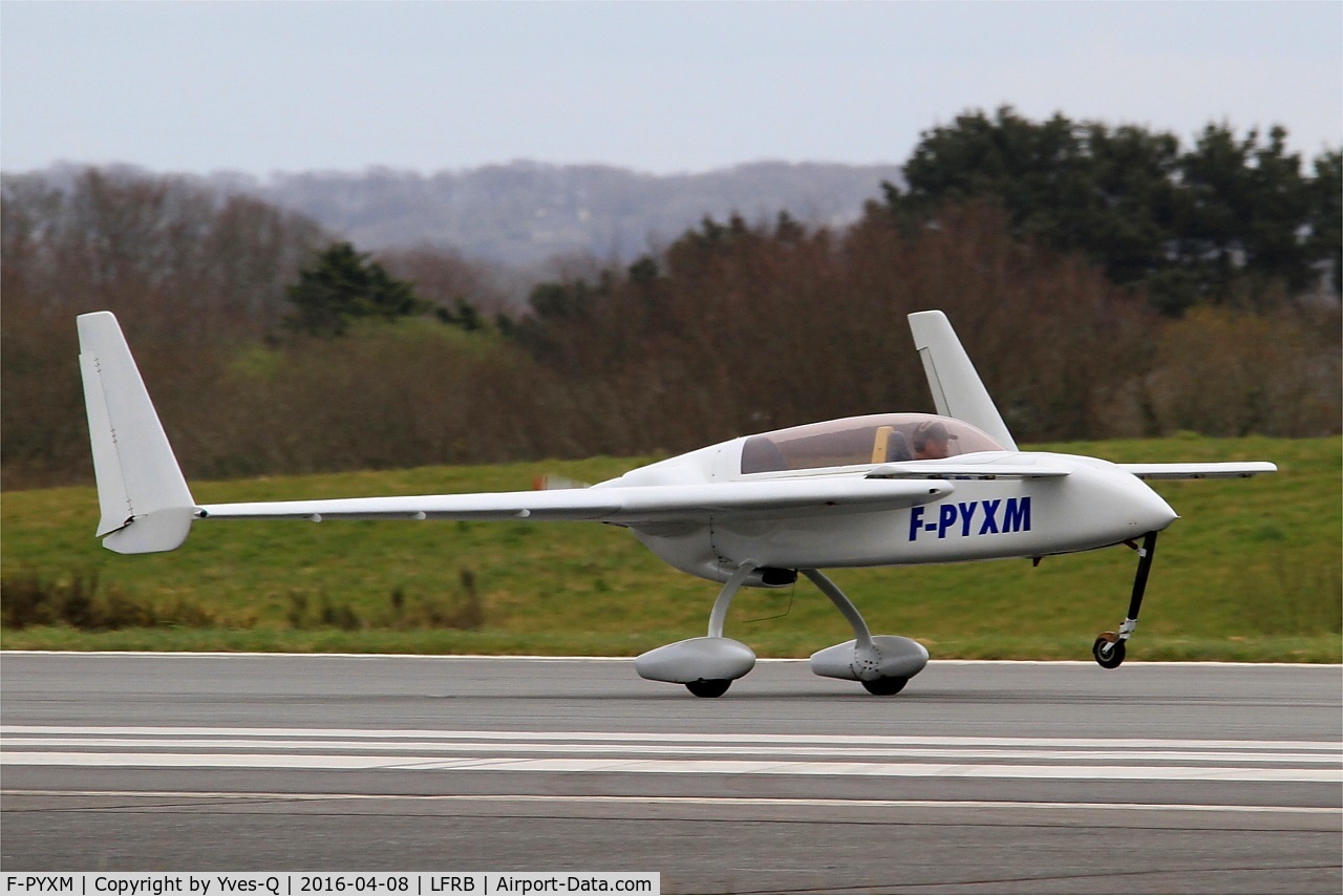 F-PYXM, Rutan Long-EZ C/N 1688, Rutan Long-EZ, landing rwy 25L, Brest-Bretagne airport (LFRB-BES)