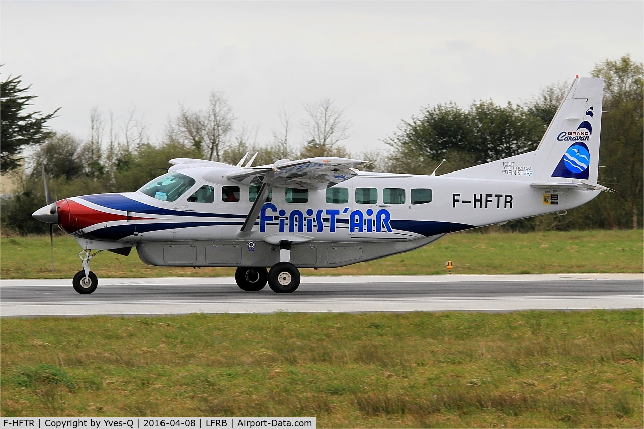 F-HFTR, 2008 Cessna 208B Grand Caravan C/N 208B-2041, Cessna 208B Grand Caravan, Taxiing to holding point rwy 25L, Brest-Bretagne airport (LFRB-BES)