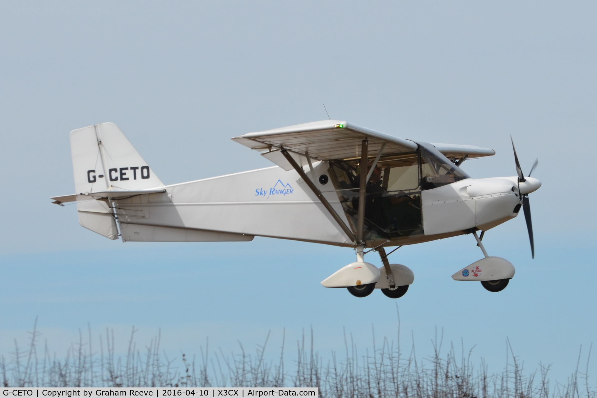 G-CETO, 2007 Skyranger Swift 912S(1) C/N BMAA/HB/541, Landing at Northrepps.